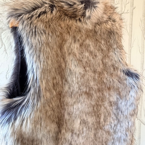 NWOT Grace and Lace Faux Fur Alpine Vest- Medium - Picture 4 of 5